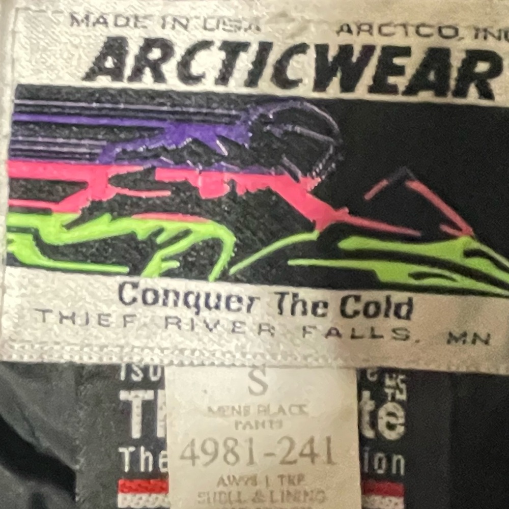 Men’s small. A size 6 woman wore these.